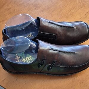 Rieker Celia Antistress Dark Brown Leather Loafers. NWOT. Euro size 40.